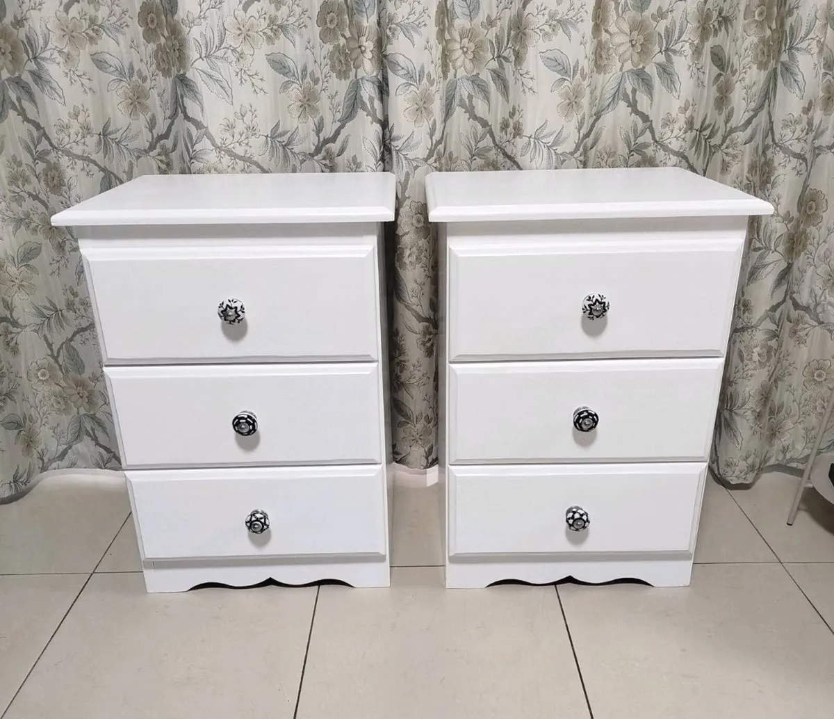 Locker's - Image 1
