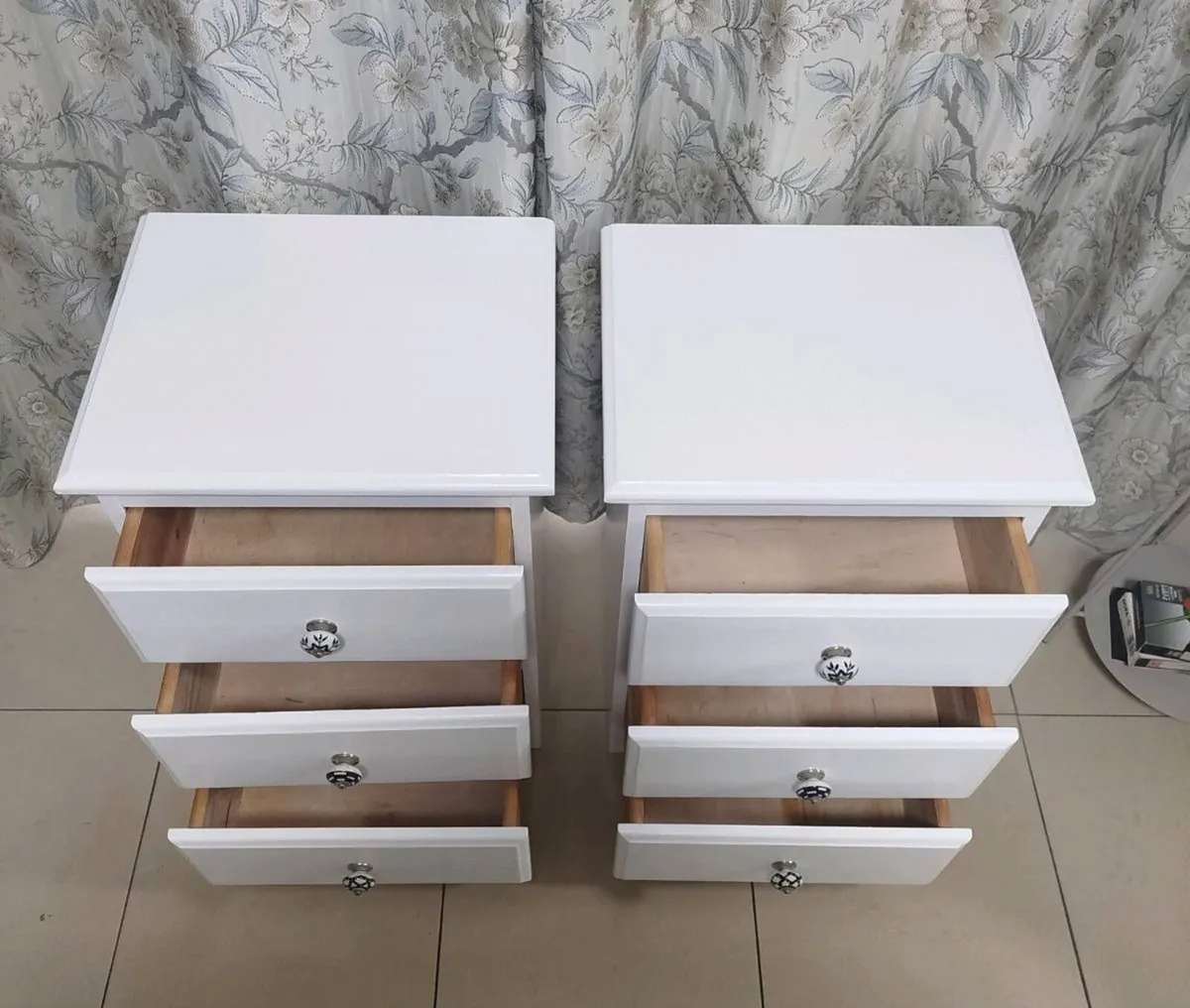 Locker's - Image 2
