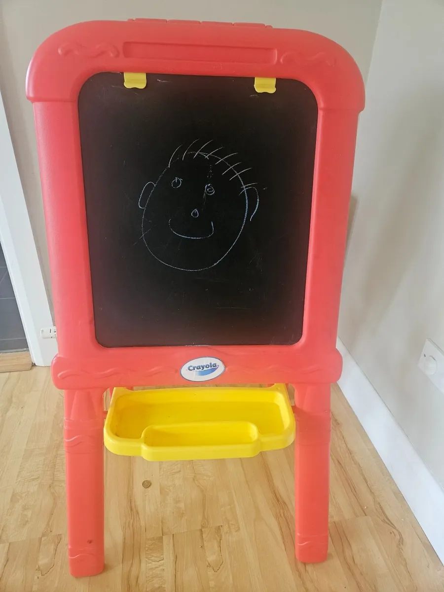 Crayola Easel 2-in-1 Chalkboard and Magnetic White - Image 1