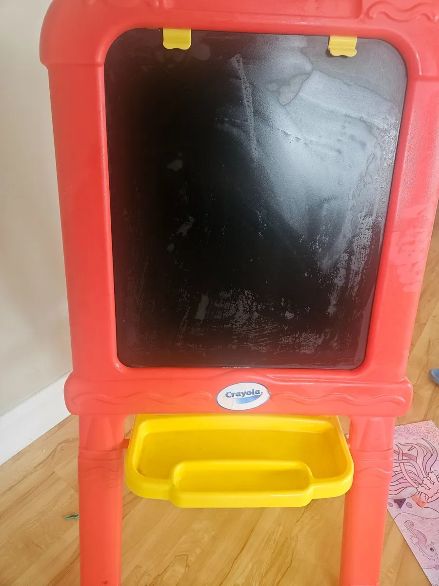 Crayola Easel 2-in-1 Chalkboard and Magnetic White - Image 4