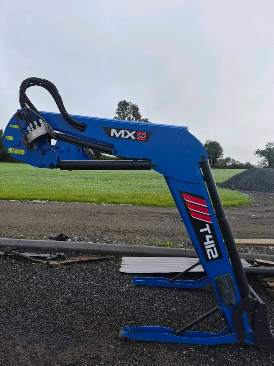 Mx T412 loader - Image 1
