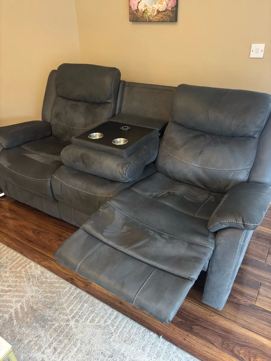 3+2 Electric Recliner Sofa with charger - Image 1