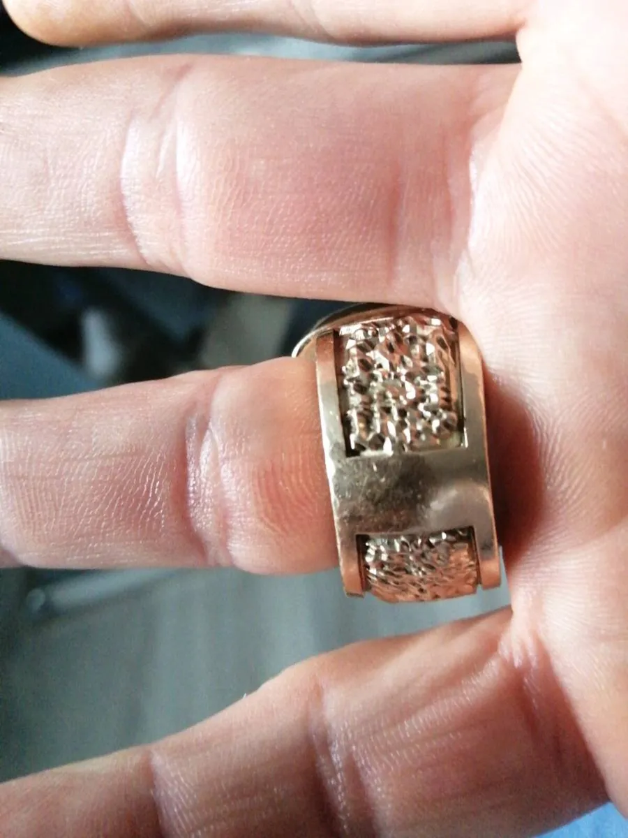 Man's heavy gold ring - Image 2