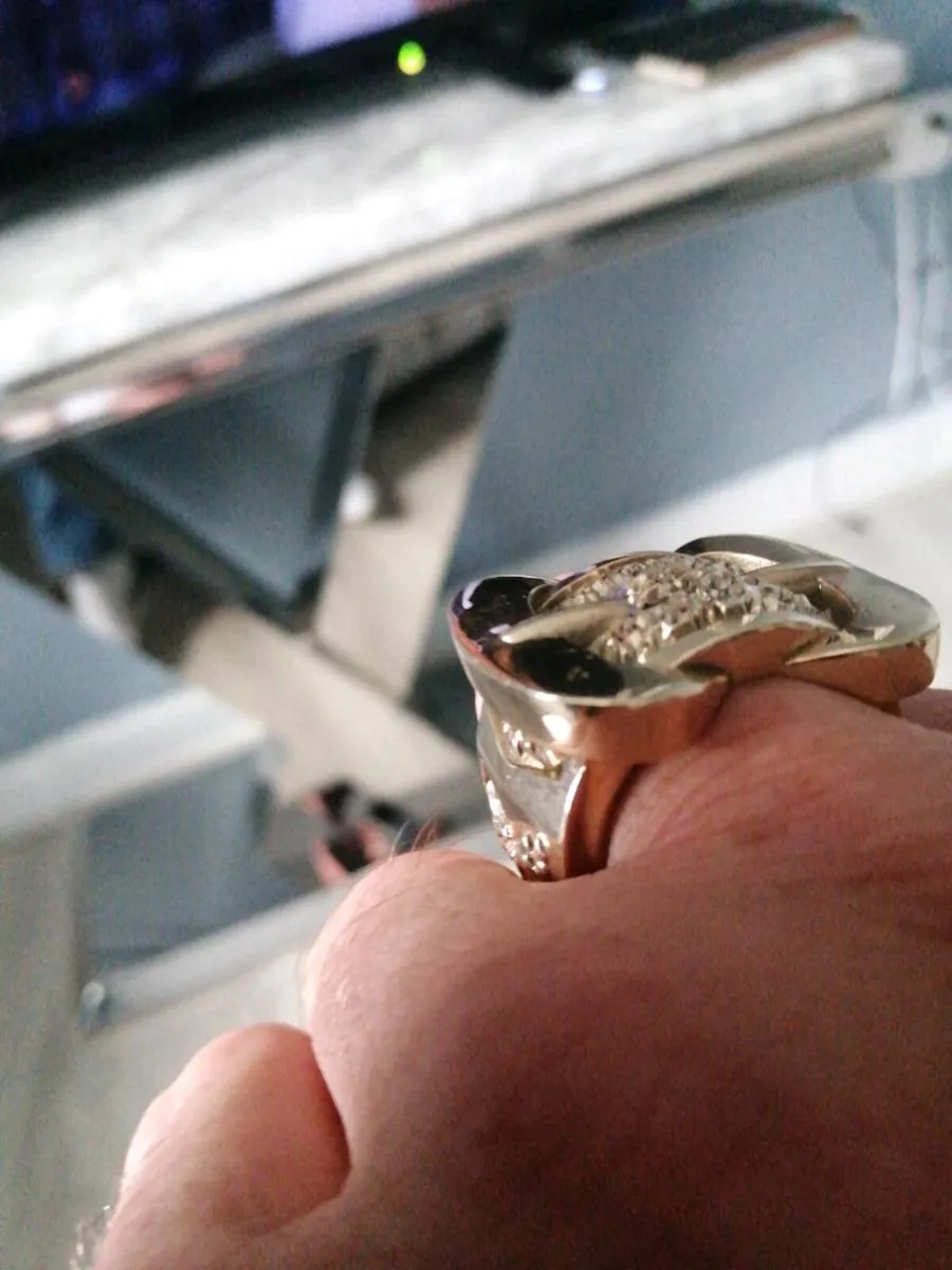 Man's heavy gold ring - Image 4