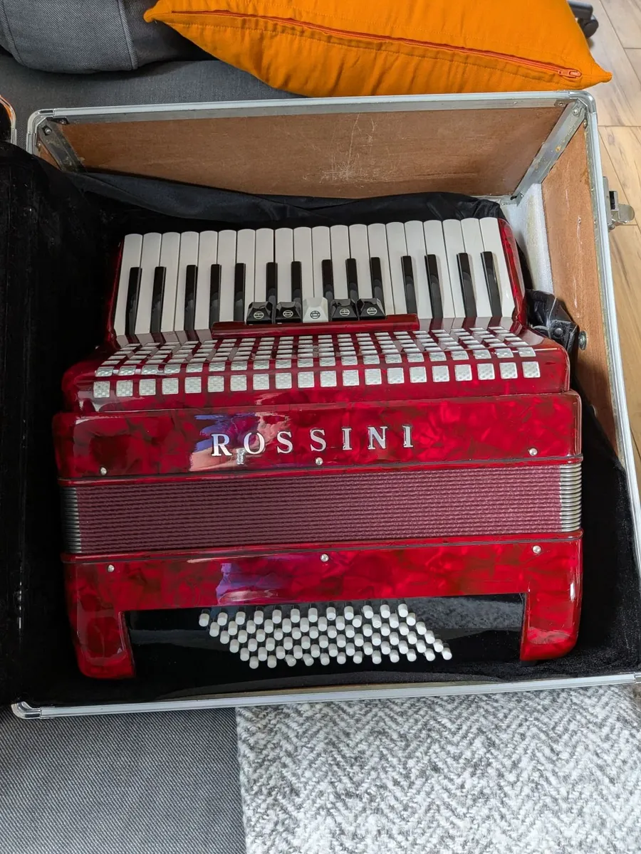Piano Accordian - Image 1