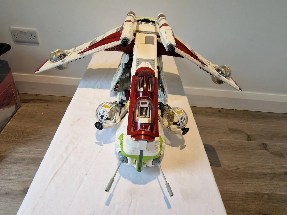 Lego Republic Gunship 75309 - Image 2