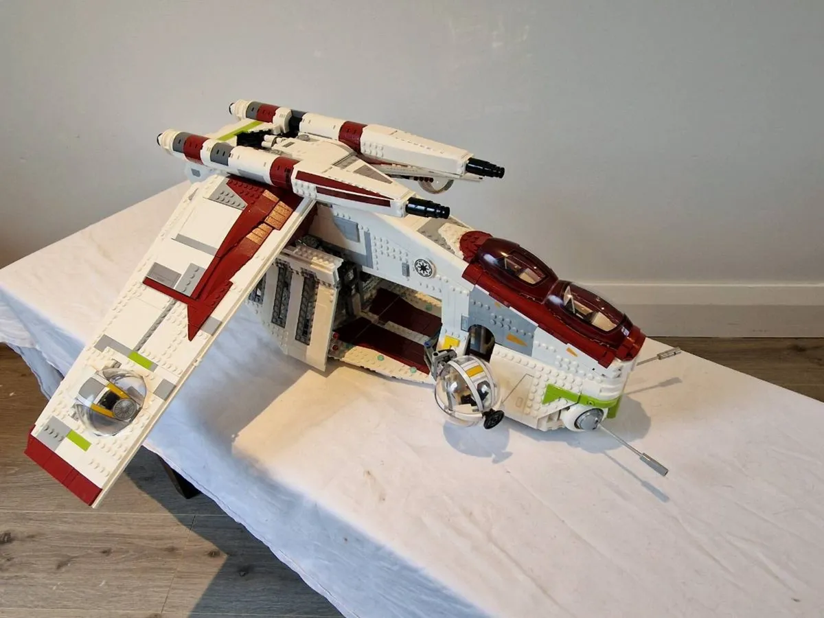 Lego Republic Gunship 75309 - Image 3