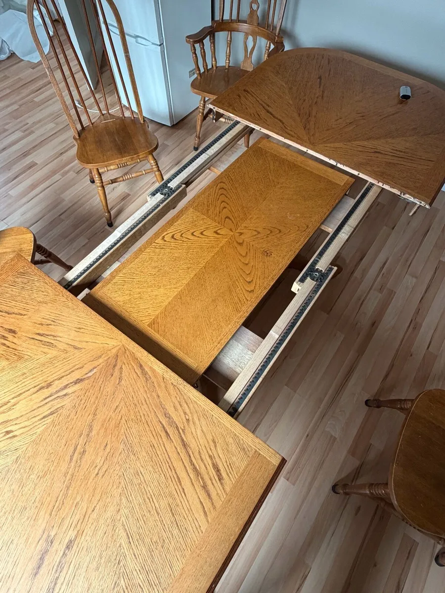 Solid wood extendable table and 5 chairs - Image 4