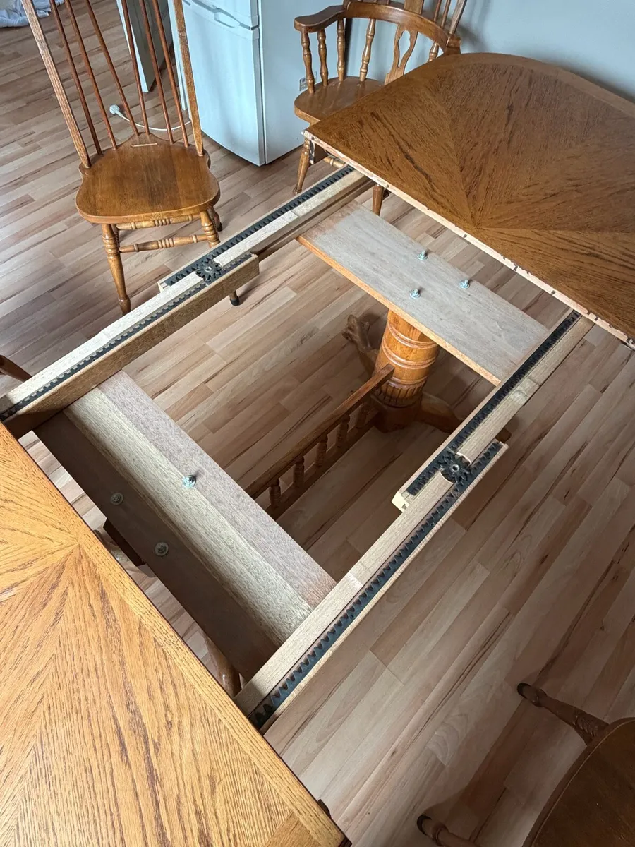 Solid wood extendable table and 5 chairs - Image 3