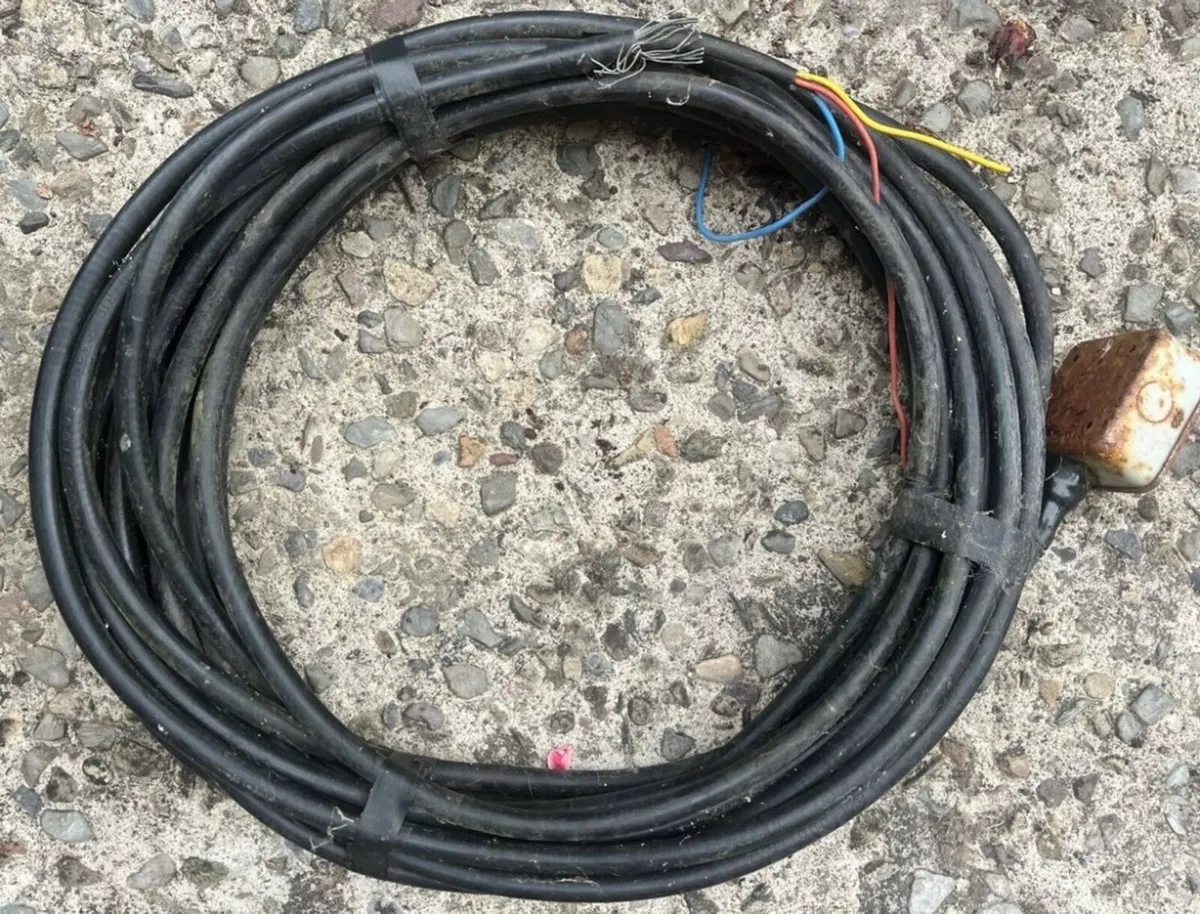 For sale heavy cable with three cores - Image 3
