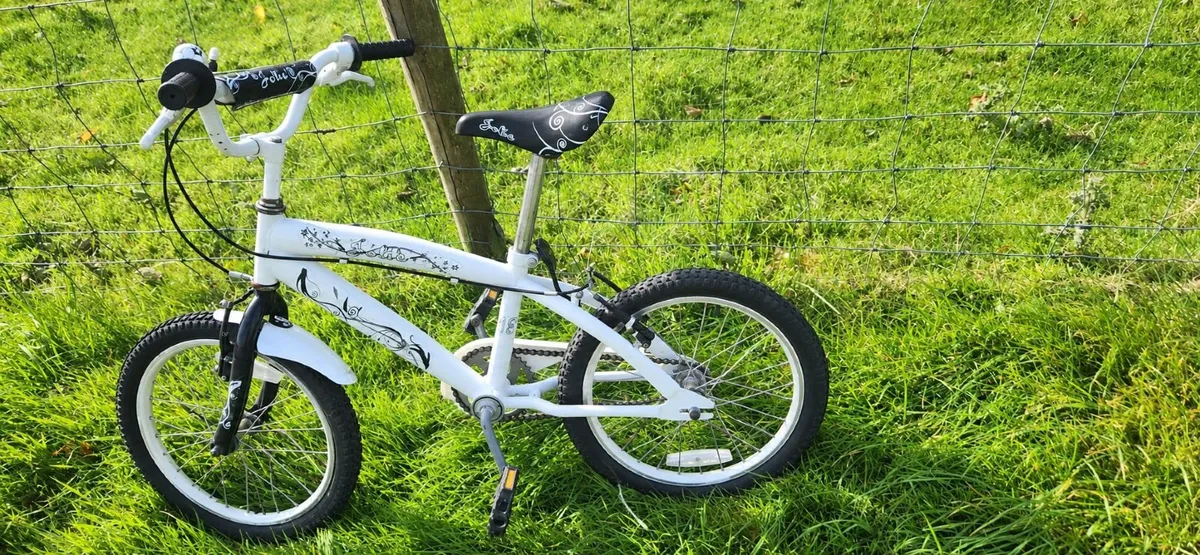 Girls bike - Image 1