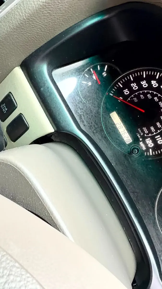 Land cruiser 2004 - Image 2