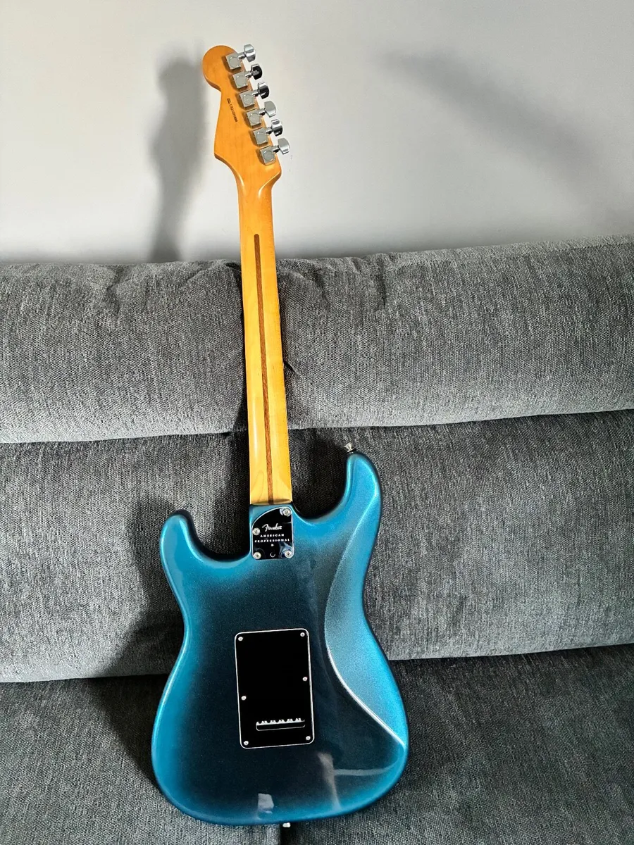 Fender American Professional 2 Stratocaster - Image 2