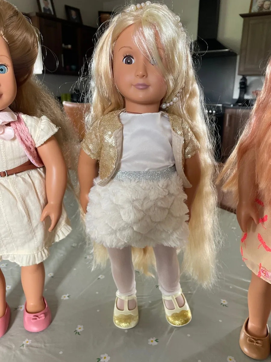 3 Our Generation dolls - Image 3