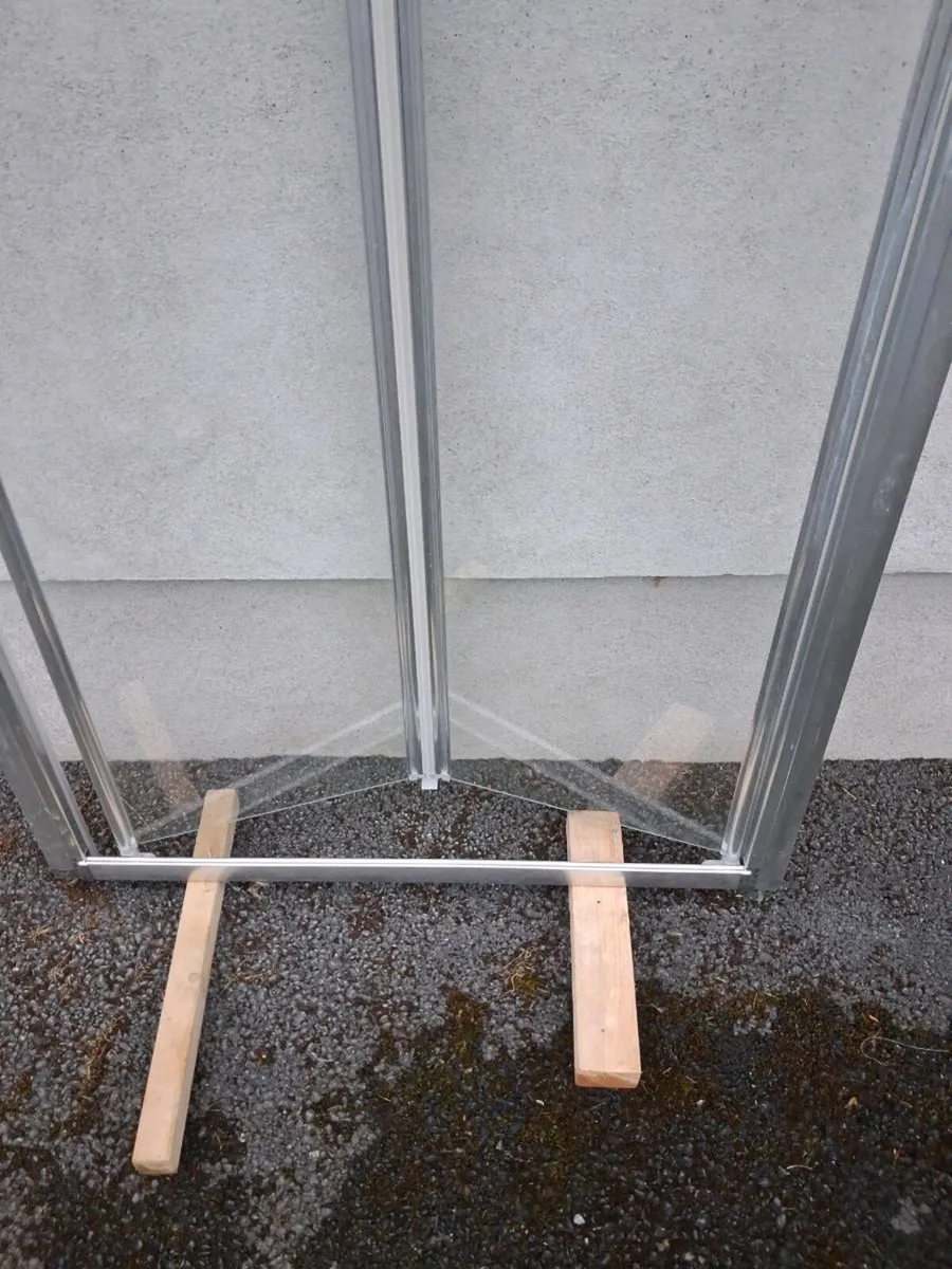 Bifold shower door - Image 3