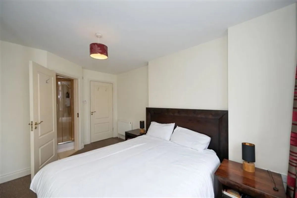 Bed frame with 2 sidetables - Image 1