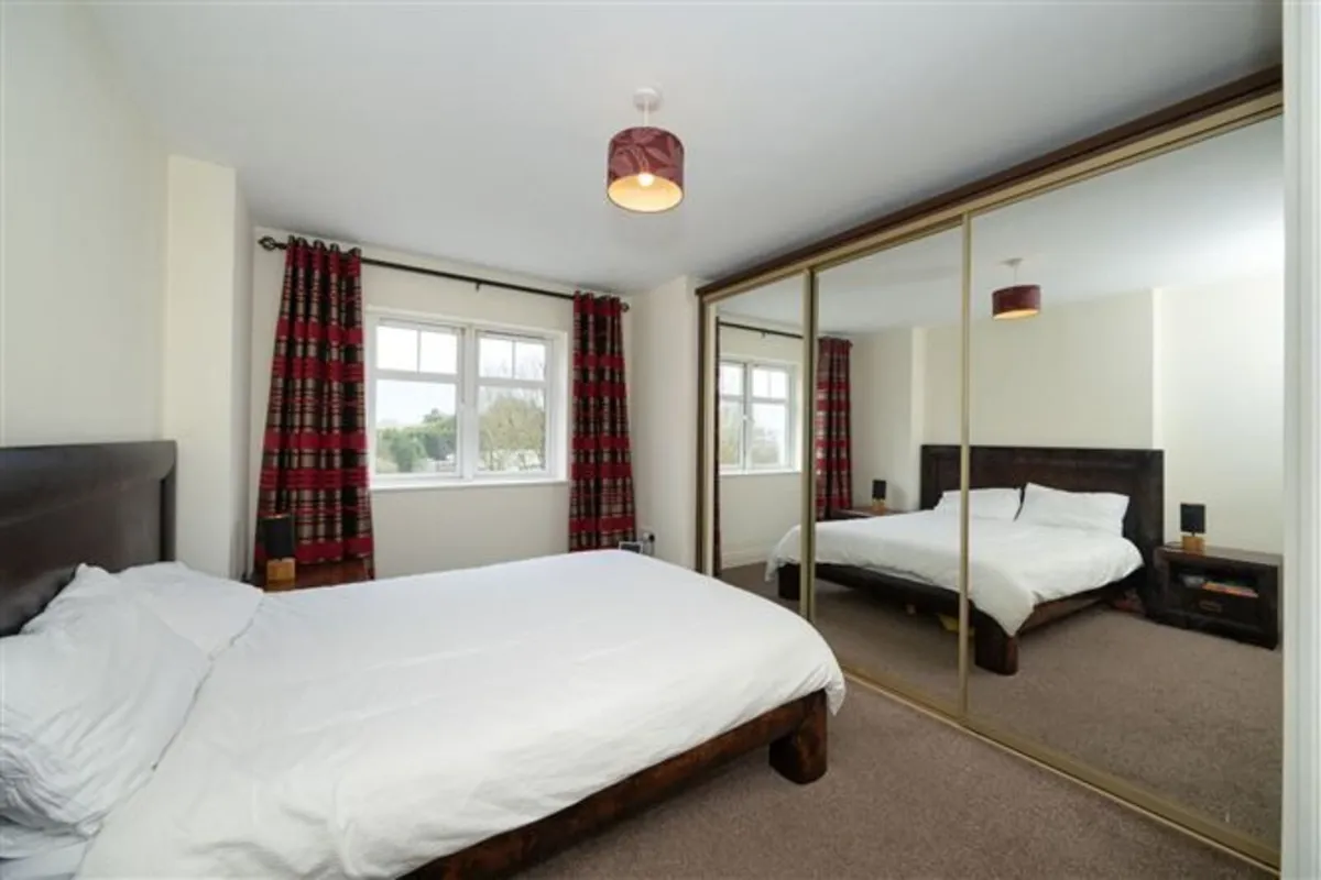 Bed frame with 2 sidetables - Image 2