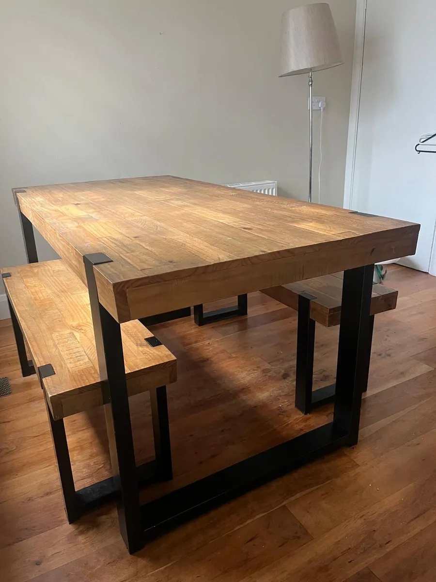 Dining table with 2 matching benches - Image 1