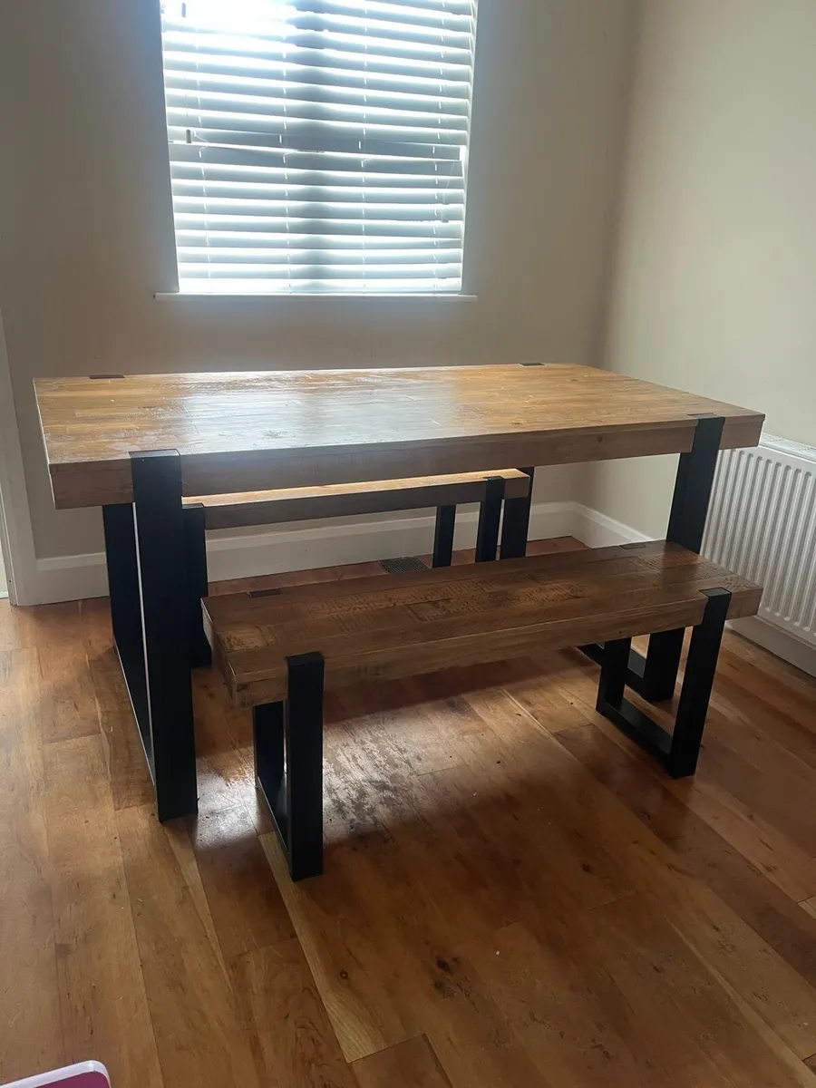 Dining table with 2 matching benches - Image 3
