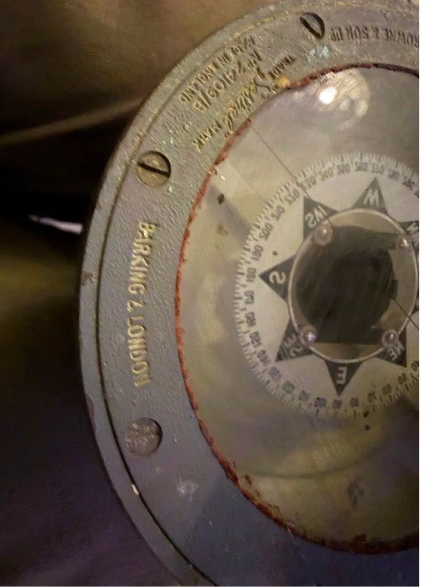 WWII type 0.6 hand held mast landing compass - Image 4