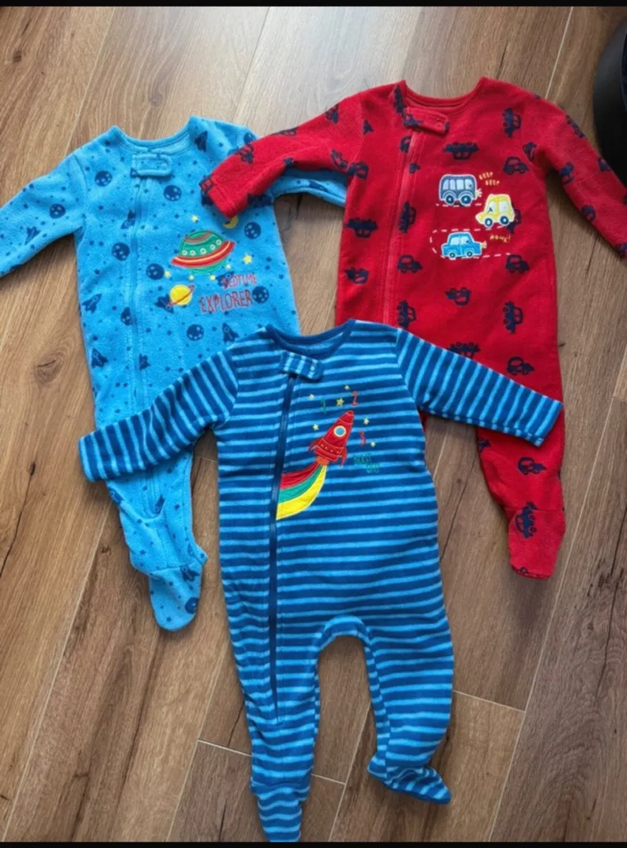 sleepsuits size 6-9months - Image 1