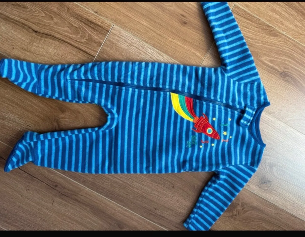 sleepsuits size 6-9months - Image 3