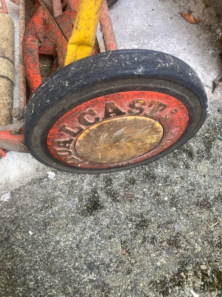 Hand lawnmower - Image 2