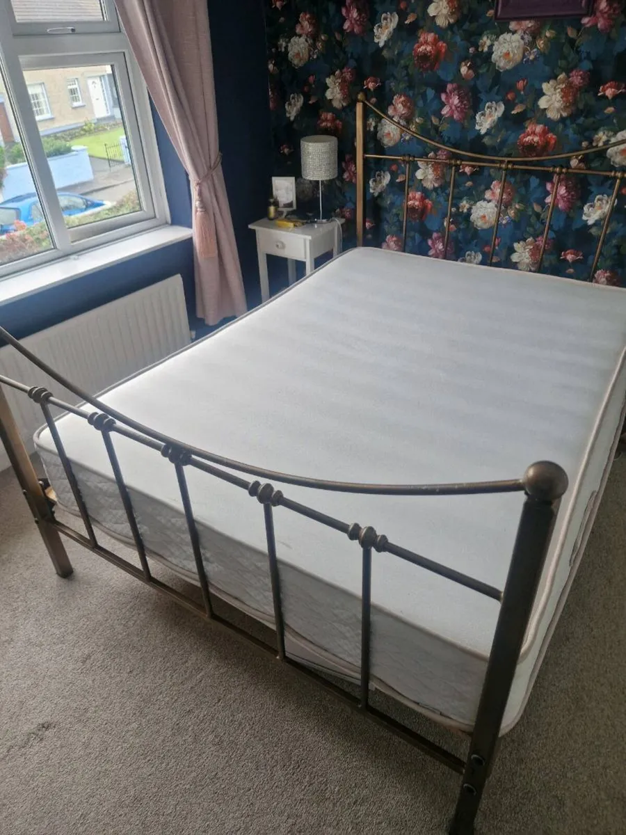 Double bed and mattress - Image 4