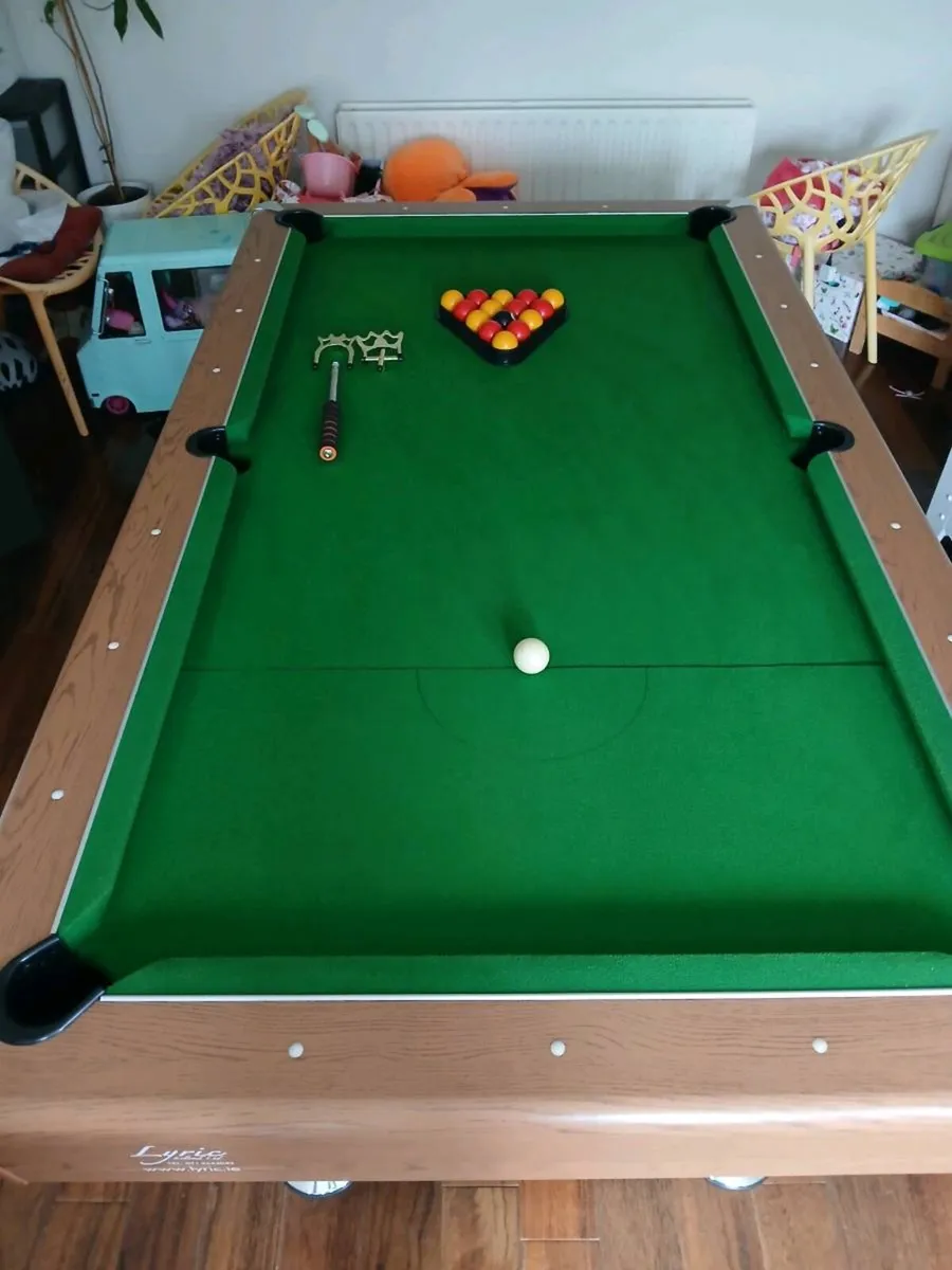 Pool table - Image 1