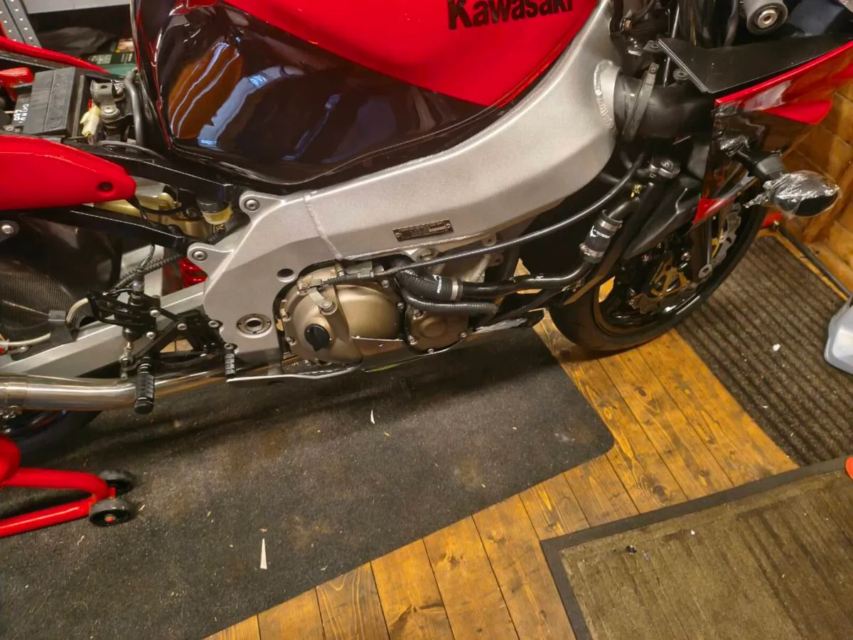2001 Kawasaki ZX9R - Image 1