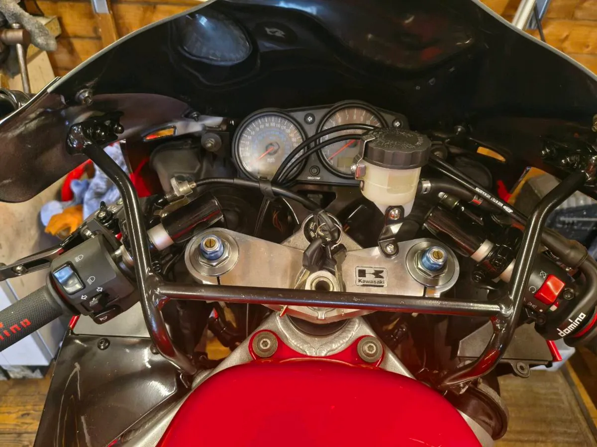 2001 Kawasaki ZX9R - Image 2