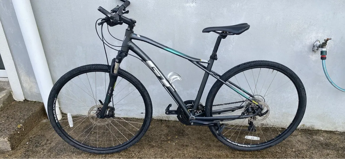 Hybrid bike - Image 1