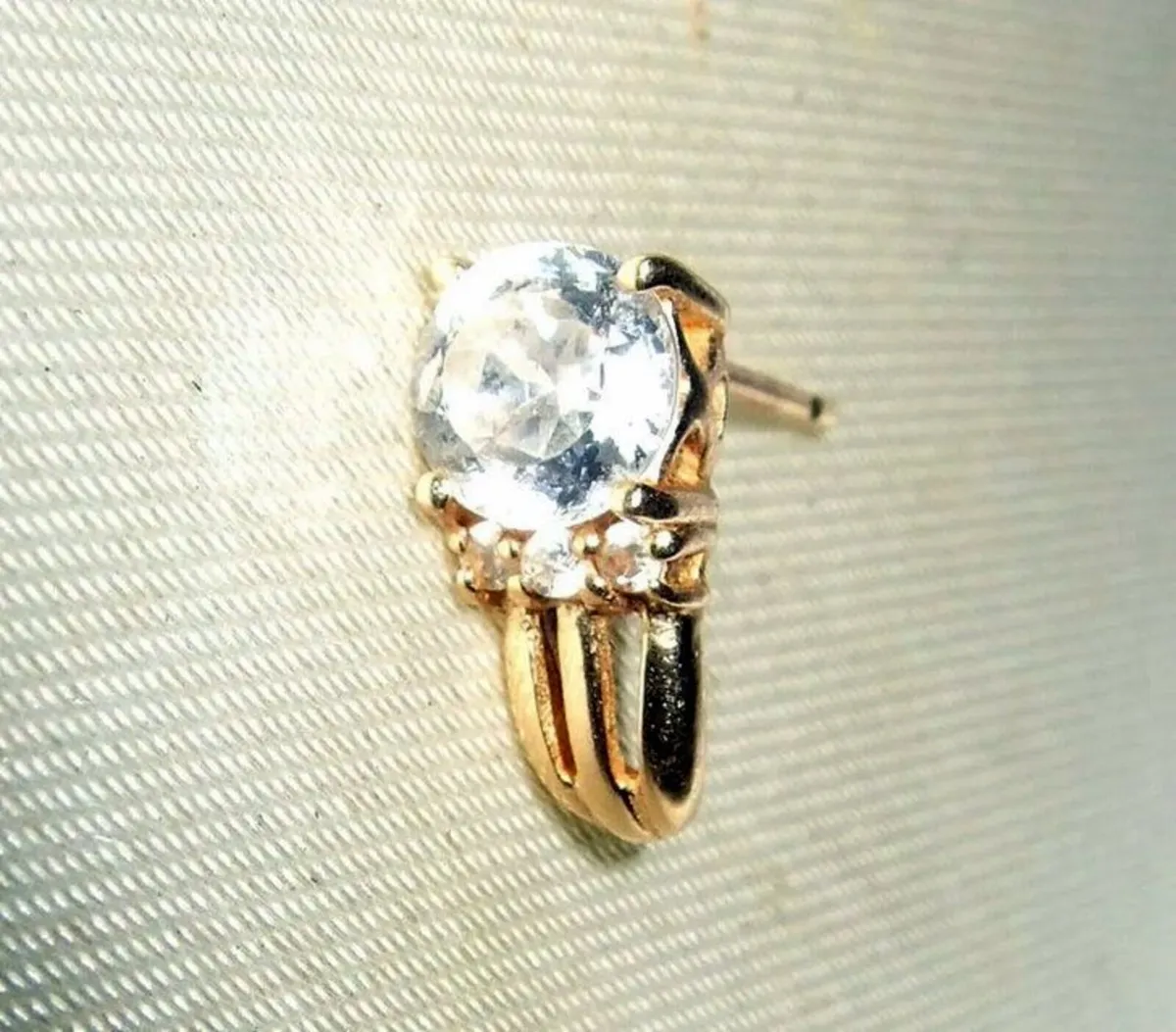 Beautiful 14k Gold Single Stud Earring - Unisex - Image 1