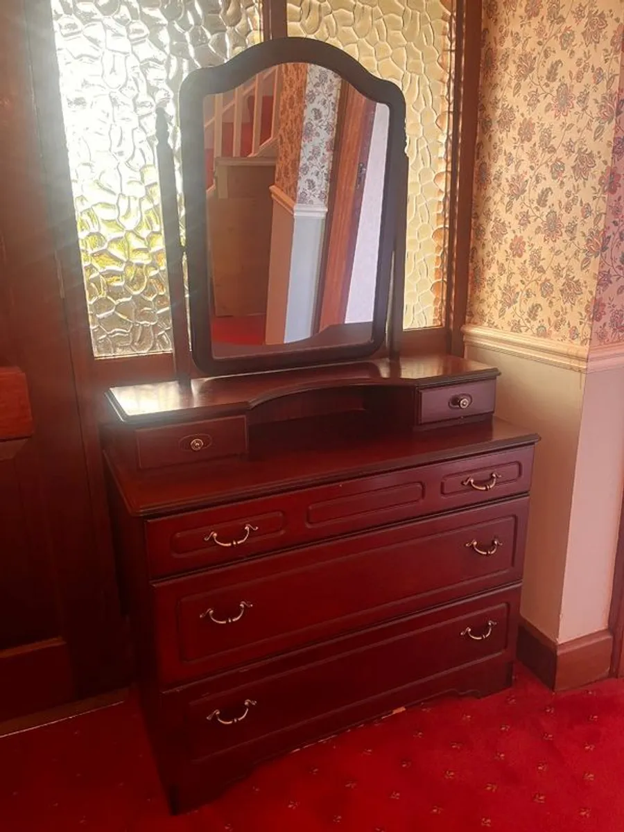 Mahogany dressing table - Image 1