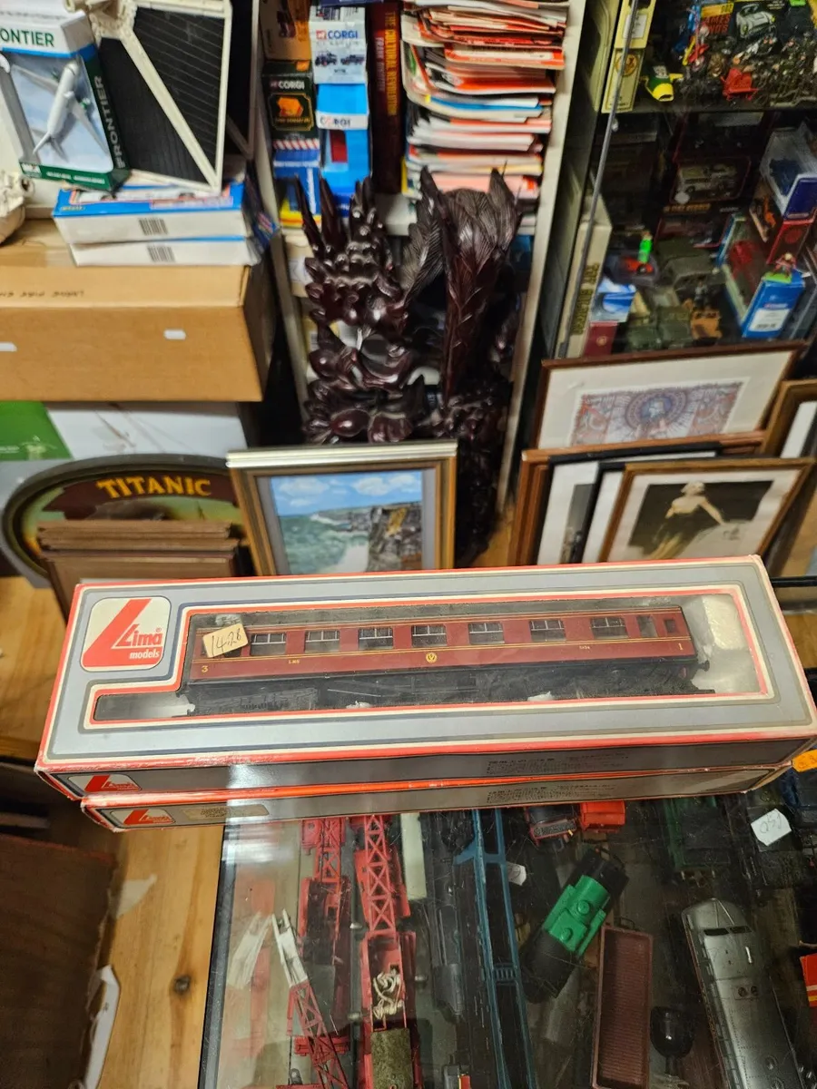 Hornby Lima OO Gauge Carraige