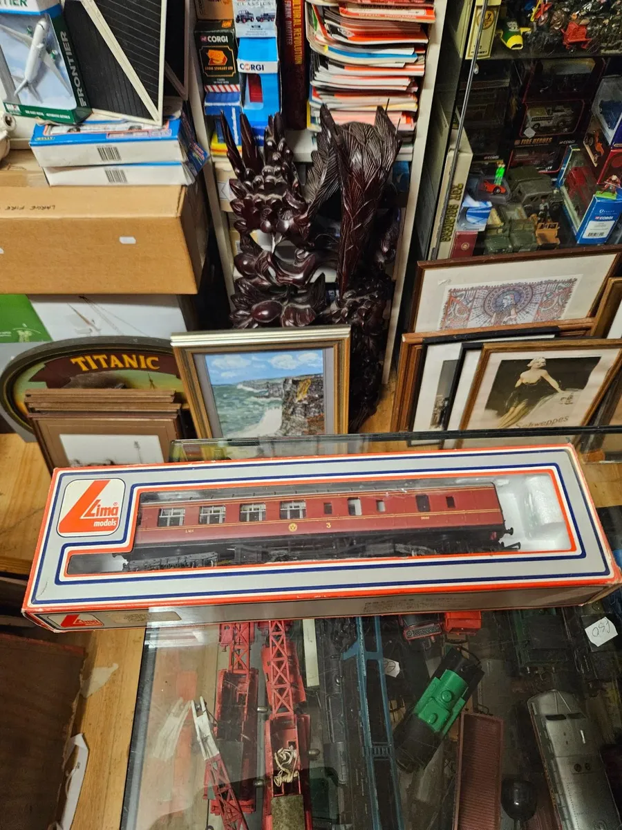 Hornby Lima OO Gauge Carraige