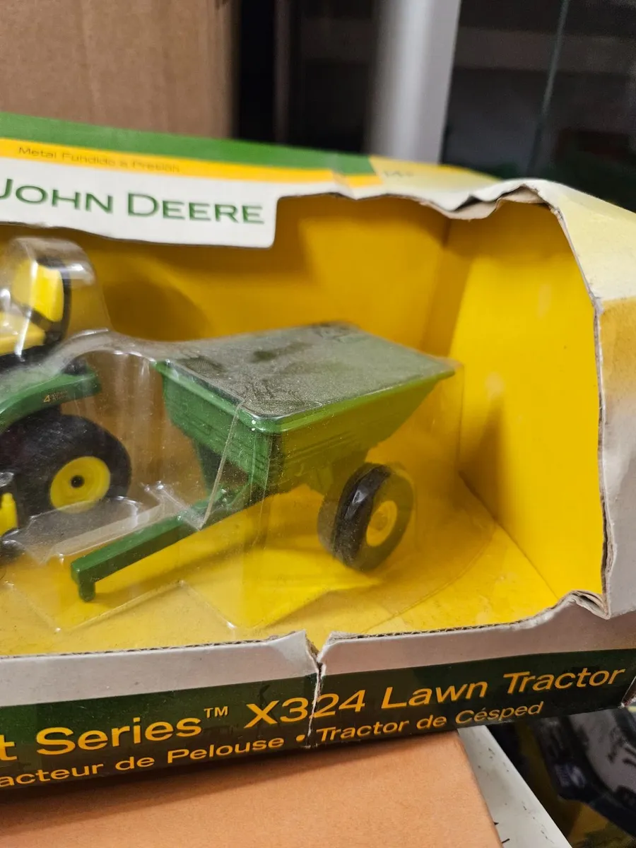 Britain's ERTL John Deere Mower and Trailer - Image 2