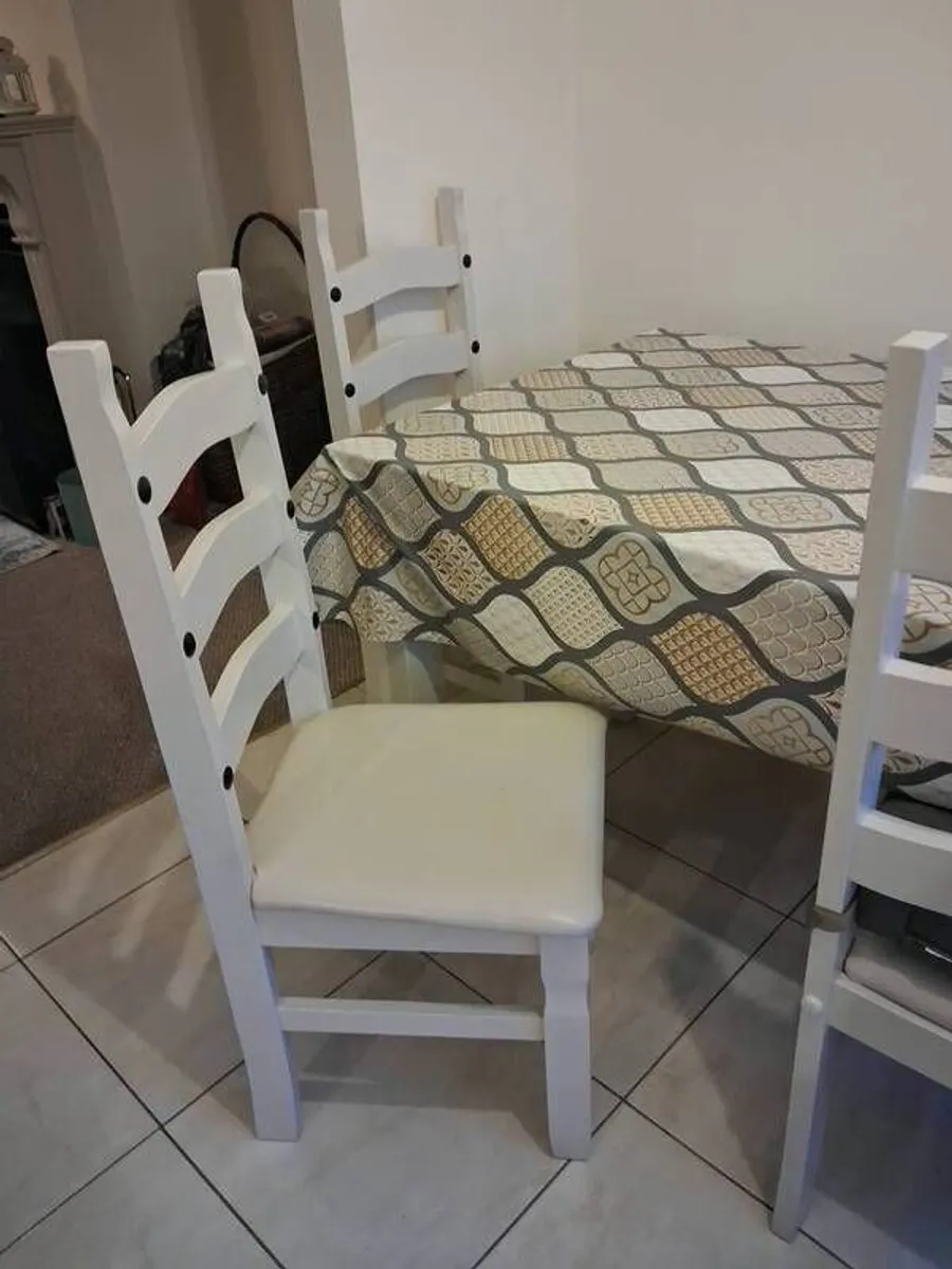 Dining Table and 4 chairs 5ft x 3ft - Image 3