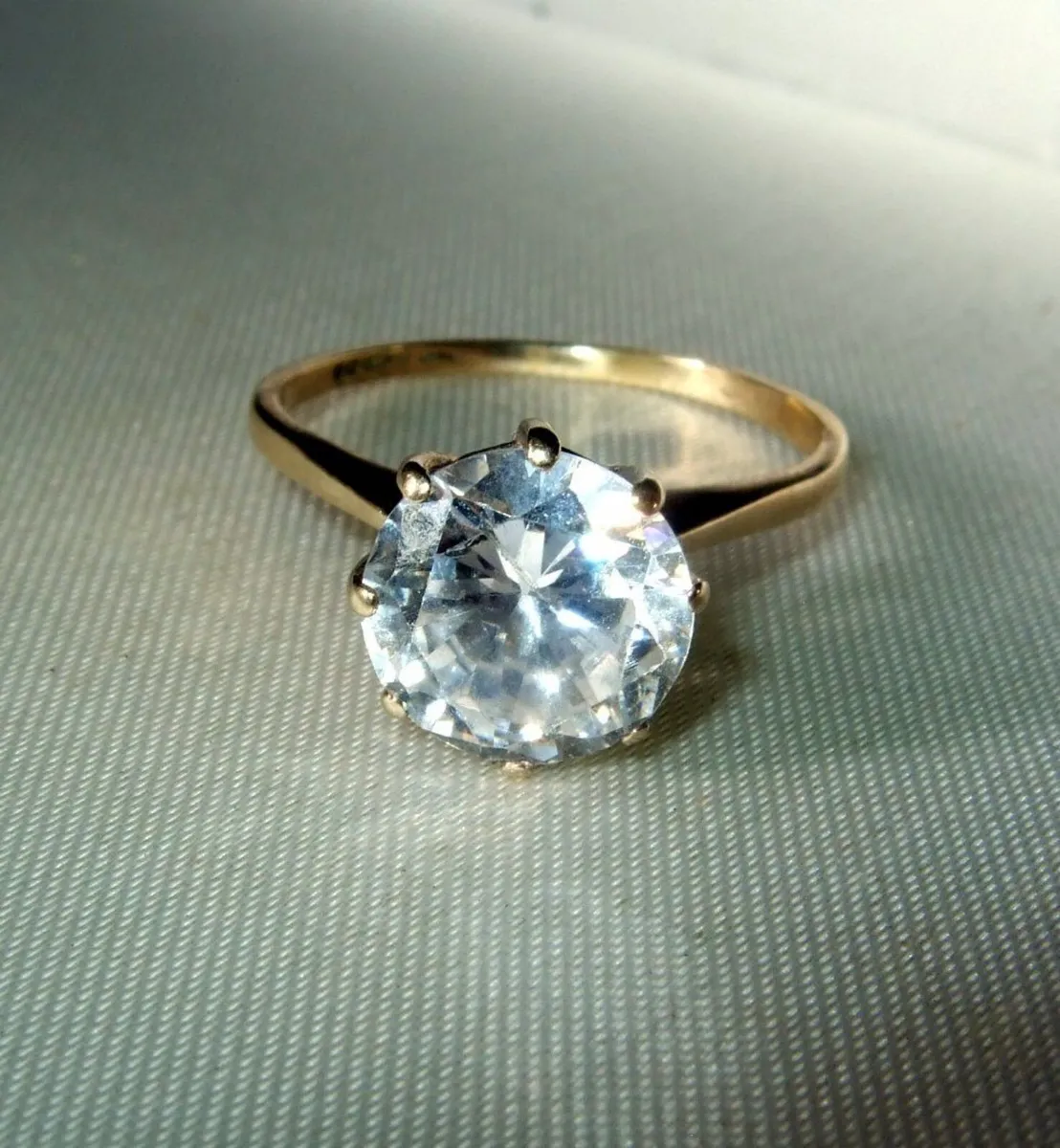 Vintage Hallmarked 9ct Gold Solitaire - Image 1