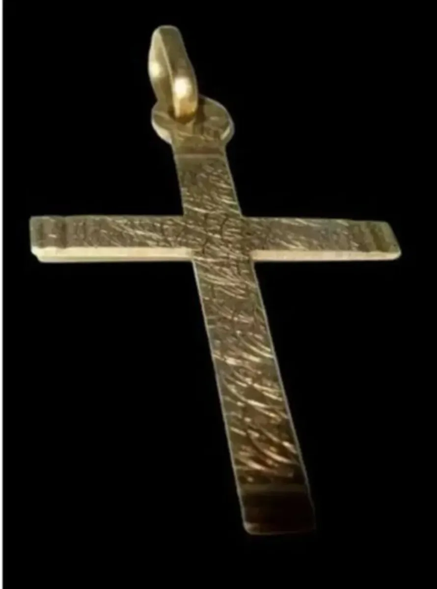 Vintage Hallmarked 9ct Traditional Cross - Image 4