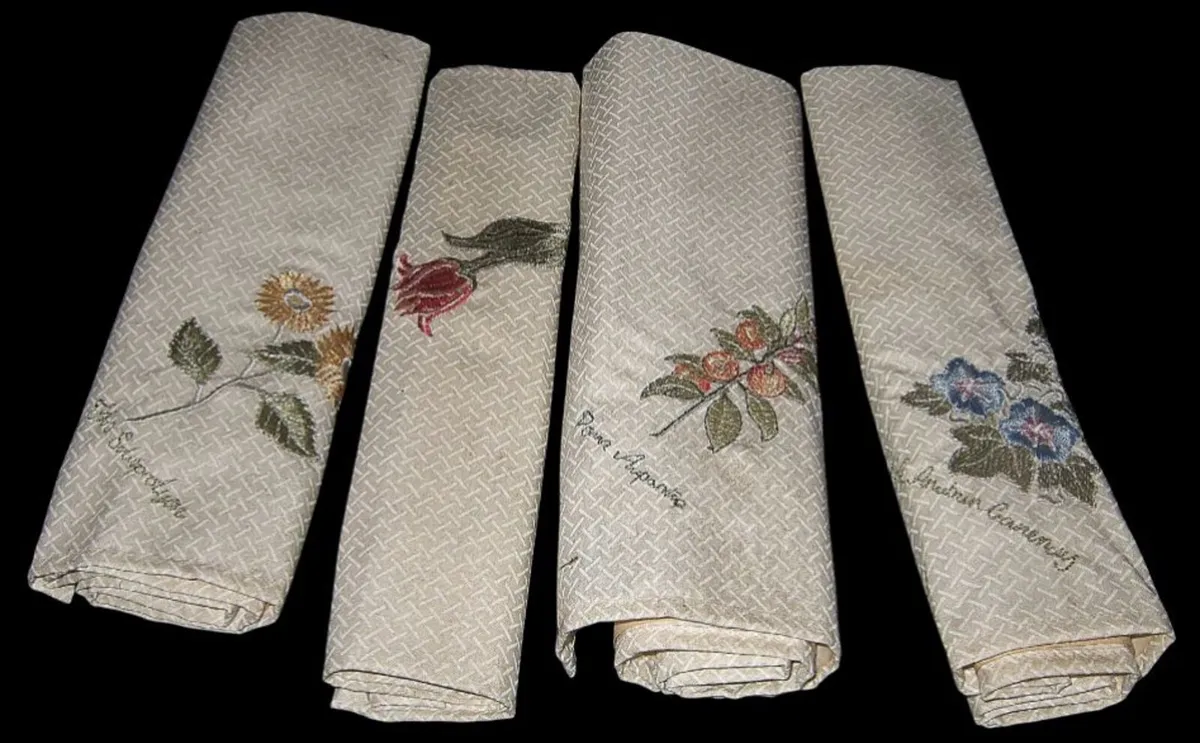 Pristine Vintage Harrods Embroidered Napkins - Image 1