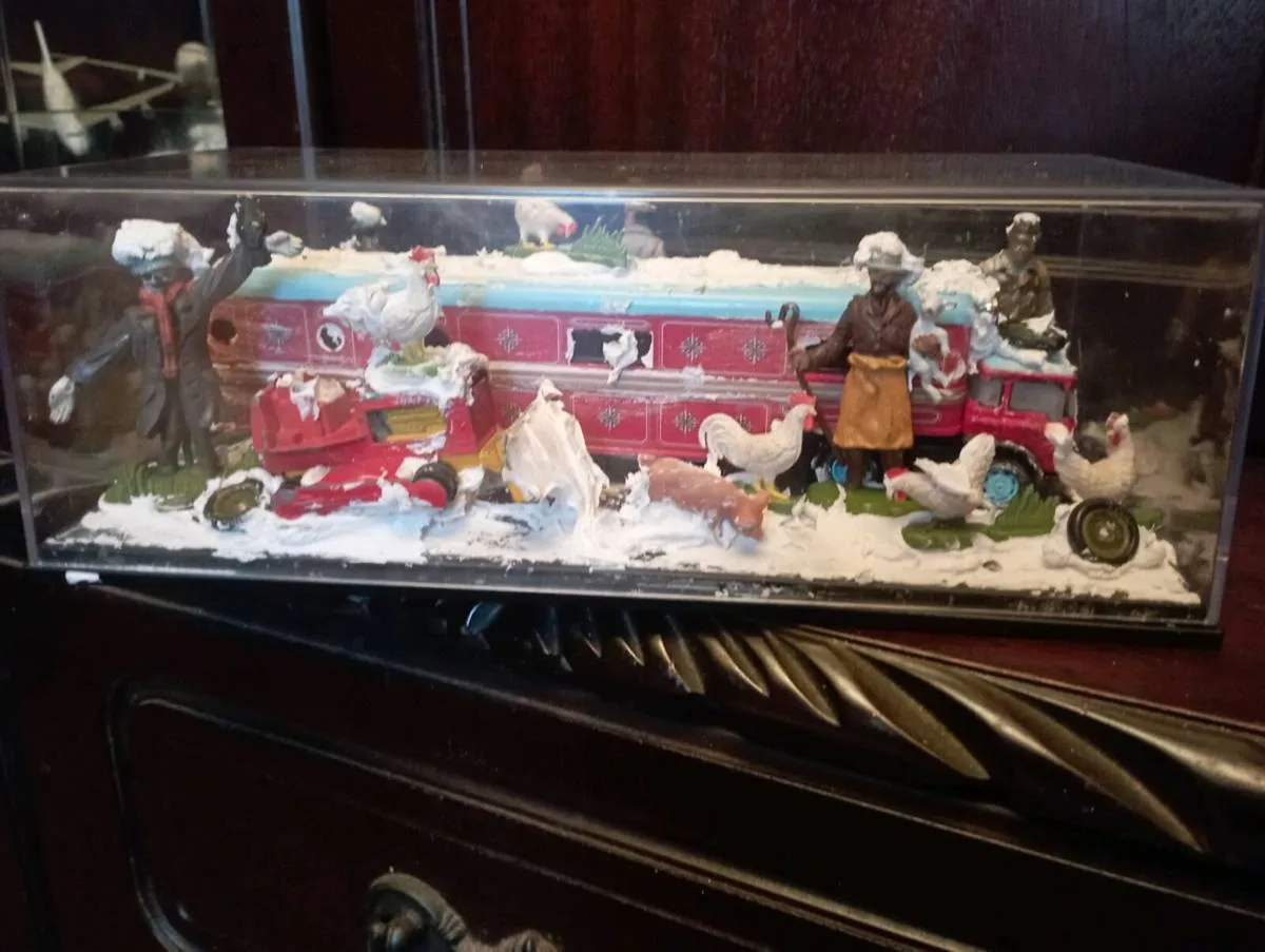 CUSTOM MADE DIE-CAST FARM SCENE 1-75 SCALE. - Image 1