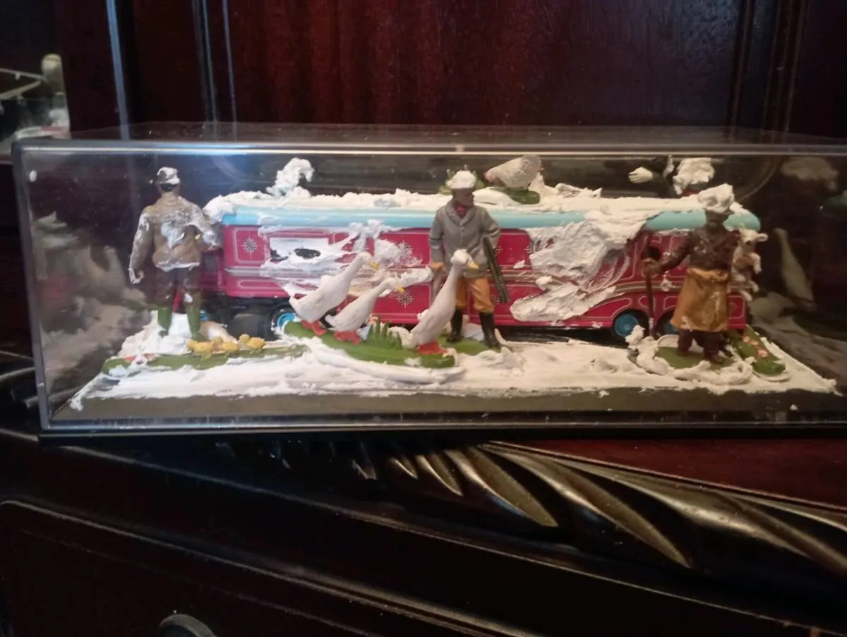 CUSTOM MADE DIE-CAST FARM SCENE 1-75 SCALE. - Image 2
