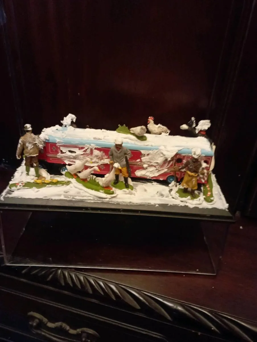 CUSTOM MADE DIE-CAST FARM SCENE 1-75 SCALE. - Image 3