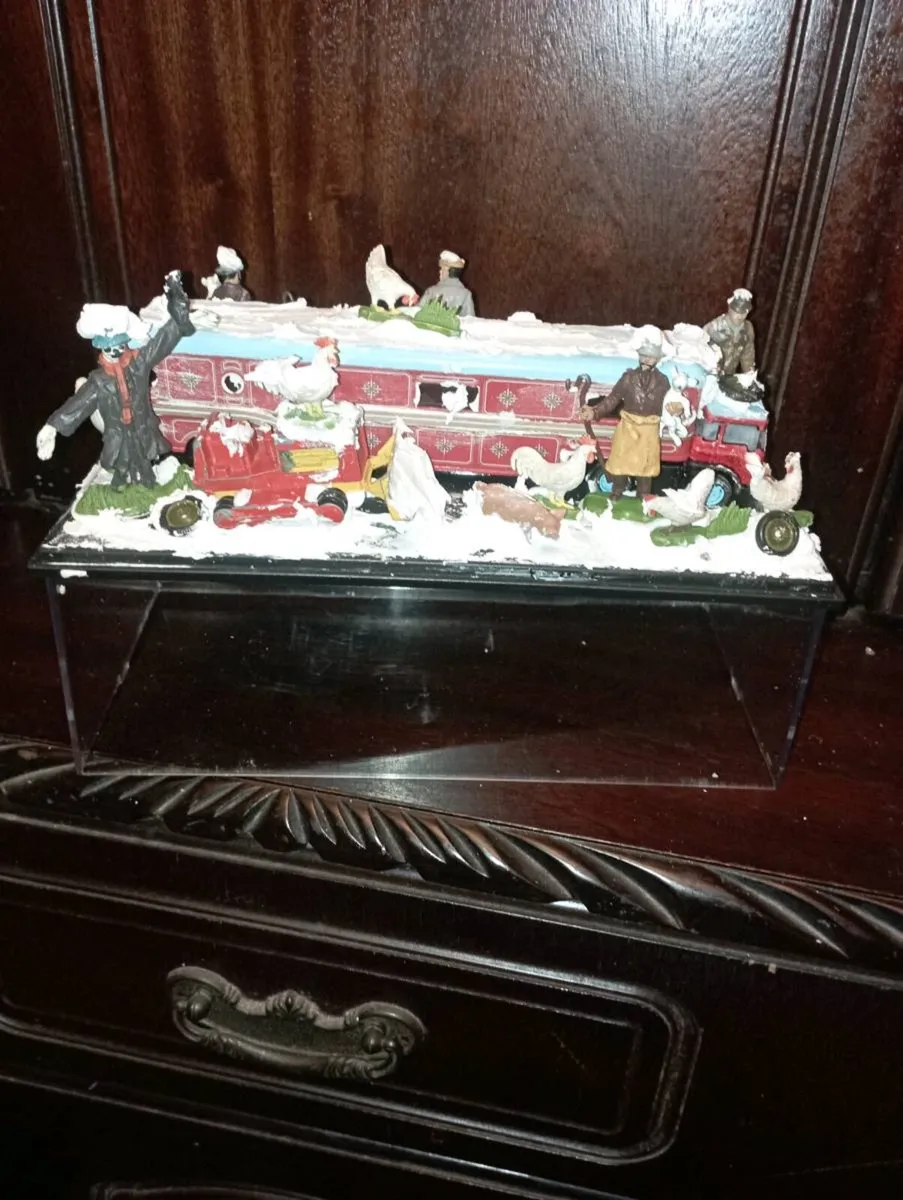 CUSTOM MADE DIE-CAST FARM SCENE 1-75 SCALE. - Image 4