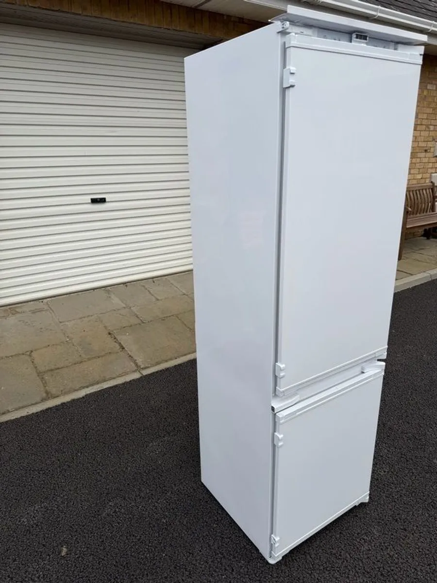 Integrated 70/30 Beko Fridge Freezer - Image 2