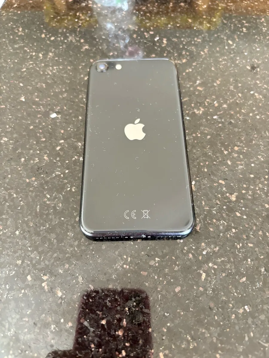iPhone SE 2022 - Image 2