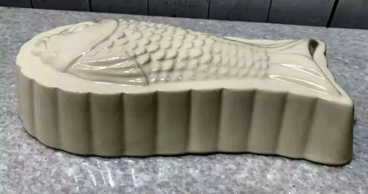 Retro Kitchen Decor - Pair of Vintage Moulds - Image 2
