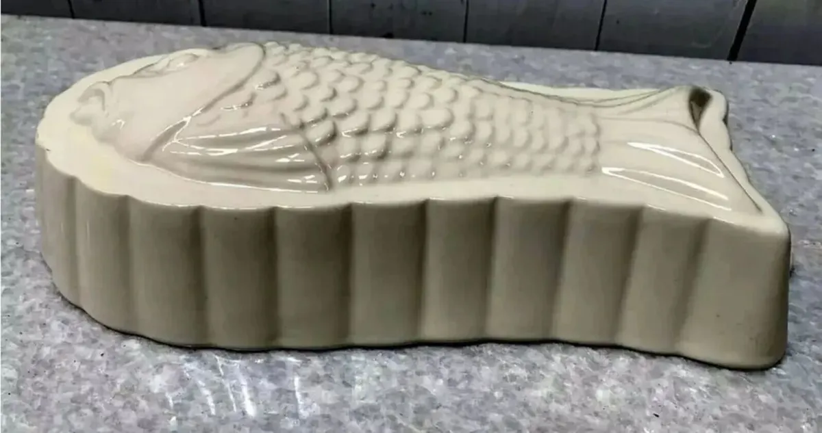 Retro Kitchen Decor - Pair of Vintage Moulds - Image 4