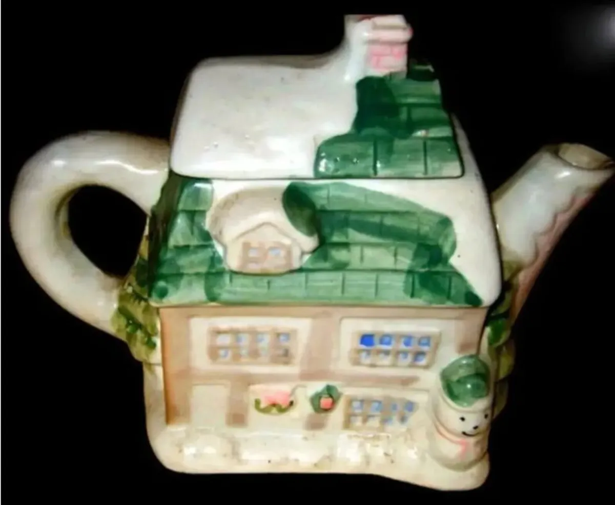 'The Cottages' Vintage Teapot Collection - Image 2